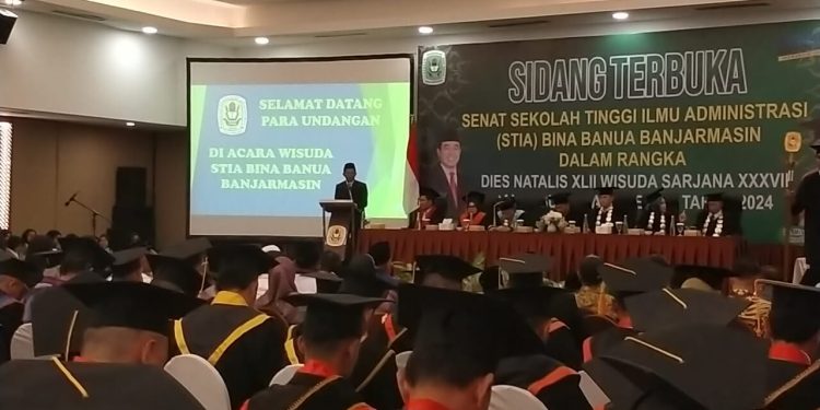 Mantan Bupati Tanah Laut Sampaikan Orasi Ilmiah Pada Wisuda STIABina Banua Banjarmasin