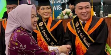 Anggota DPRD Kalsel Ikut Wisuda Magister Administrasi STIA Bina Banua