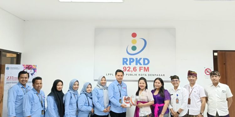 LPPL Radio Swara Bersujud Tanah Bumbu Kunjungan ke Radio Publik Kota Denpasar 92.6 FM