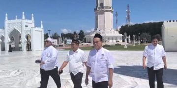 Abah Zairullah Berziarah ke Makam Syeikh Abdurrauf Bin Ali Al Fansury dan sholat Zuhur di Masjid Baiturrahman