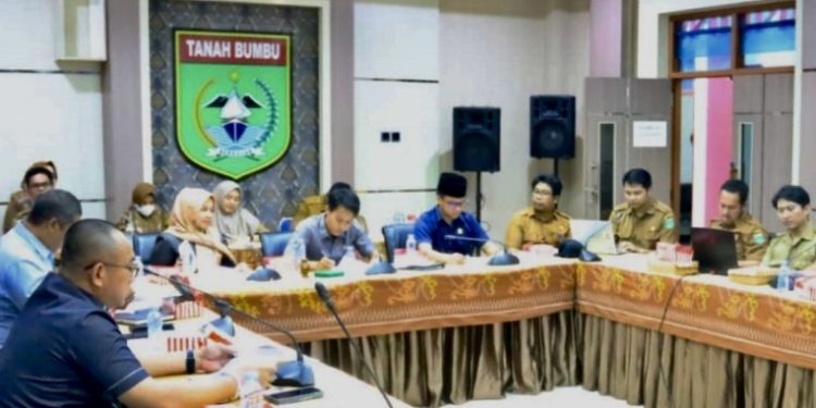 Komisi III DPRD Tanbu Rapat Kerja Bersama Dinas PUPR
