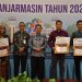 Wali Kota Banjarmasin Serahkan Apresiasi Kepada Wajib Pajak Terbaik