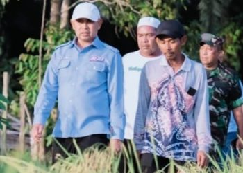 Calon Wakil Bupati Tanah Bumbu Blusukan di Desa Sumber Baru
