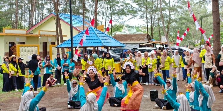Peringati HKN ke -60, Dinkes Tanah Bumbu Gelar Lomba Yelyel Sosialisasikan Kesehatan