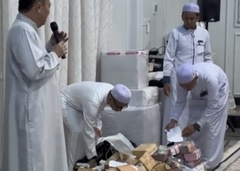 Viral, Muhidin Unboxing Gajinya sebagai Wagub untuk Diinfaq kan, Jumlah nya Berkarung Karung