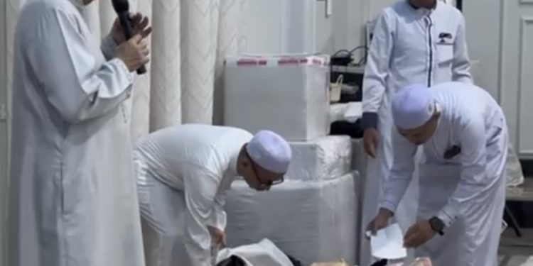 Viral, Muhidin Unboxing Gajinya sebagai Wagub untuk Diinfaq kan, Jumlah nya Berkarung Karung