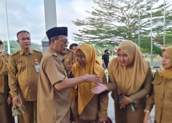 Paman Birin Pimpin Apel Pagi di Kantor Gubernur Kalsel di Banjarbaru