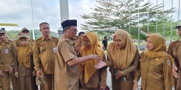 Paman Birin Pimpin Apel Pagi di Kantor Gubernur Kalsel di Banjarbaru