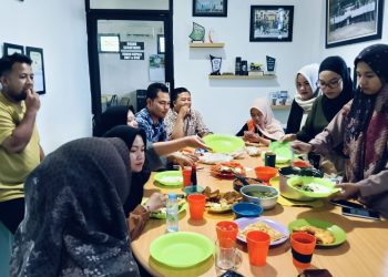 Menambah Keakraban, Setiap Jumat, Kru RSB Tanah Bumbu Makan Bersama