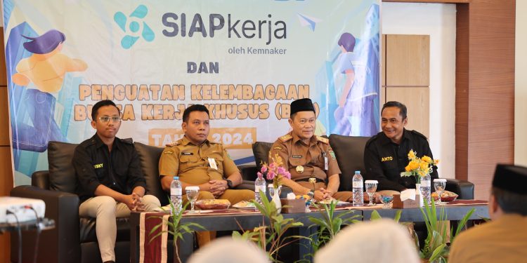 Disnakertrans Tanah Bumbu Gelar Sosialisasi Penguatan Kelembagaan Bursa Kerja