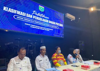 50 Pengelola Perpustakaan Sekolah dan Desa Dilatih Cara Klasifikasi dan Pengolahan Bahan Pustaka