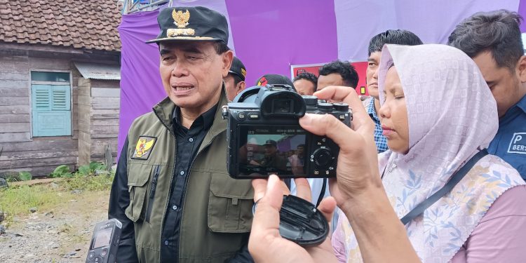 Abah Zairullah Gunakan Hak Pilihnya di TPS 10 Desa Bersujud