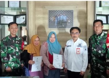 Peringati Hari Juang TNI, KODIM 1022 – Dukcapil Tanah Bumbu Gelar Bakti Sosial Pembuatan Akta Kelahiran
