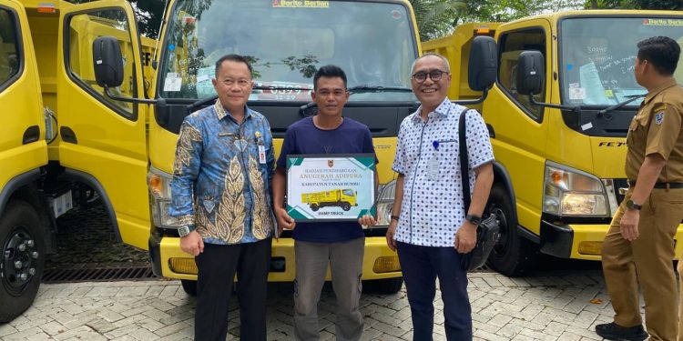 Tanah Bumbu Raih Penghargaan Adipura 2023 dan Proklim Trophy Utama 2024