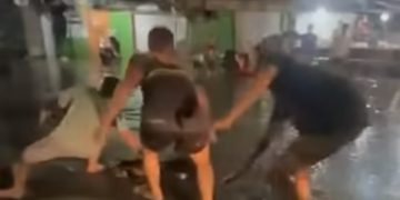 Sepanjang Jl Kelayan Jadi Kolam Renang Malam, Warga Temukan Ular Besar