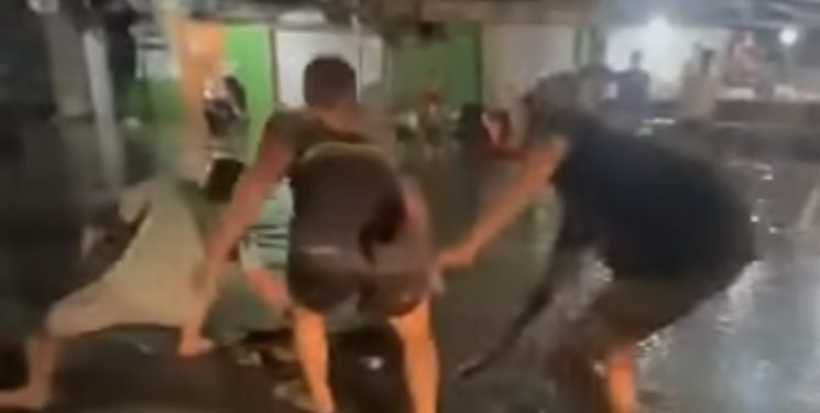 Sepanjang Jl Kelayan Jadi Kolam Renang Malam, Warga Temukan Ular Besar