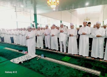 Kabag Kesra Imami Sholat Taubat, Dhuha, dan Hajat di Serambi Madinah