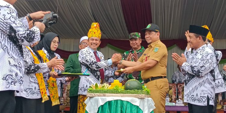 Peringatan Hari Guru Nasional 2024 di Sungai Loban Berlangsung Meriah