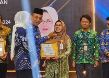 Tanah Bumbu Raih Dua Penghargaan Dukpencapil Kalsel Award 2024