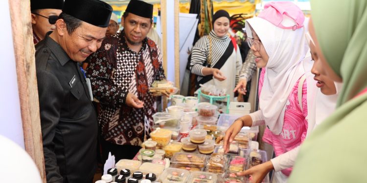 Al-Fath Batulicin Gelar Market Day dan Festival Kreasi Siswa