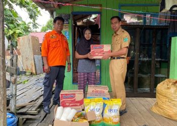 Warga Terdampak Pohon Tumbang di Desa Kersik Putih Dapat Bantuan