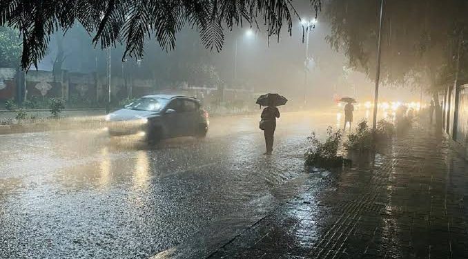 Hujan Deras di Senja, Warga Banjarmasin Waspadai Ancaman ‘Timbul Tilam’ Tatkala Tidur