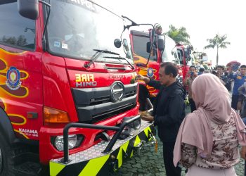 Bupati Zairullah Azhar Serahkan Mobil Operasional Kepada Sejumlah SKPD