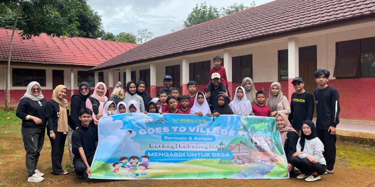 Komunitas Pelita dan Dispersip Tanah Bumbu Gelar “Goes to Village” di SDN Tunas Nelayan