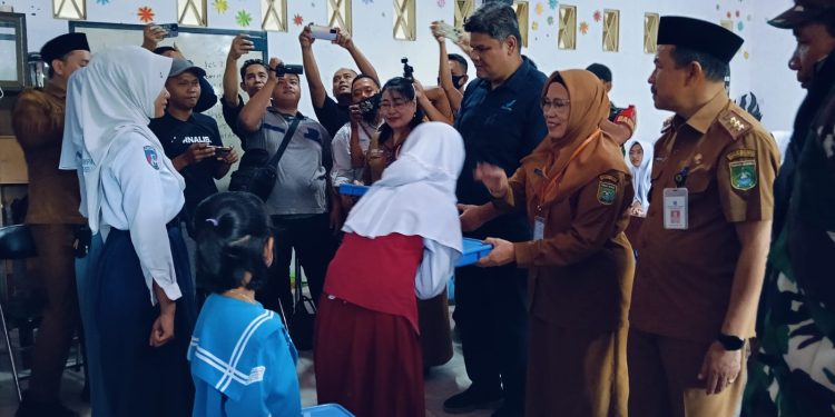 Dilaunching Makan Sehat Bergizi Bagi Siswa- Siswi yang Ada di Kabupaten Tanah Bumbu