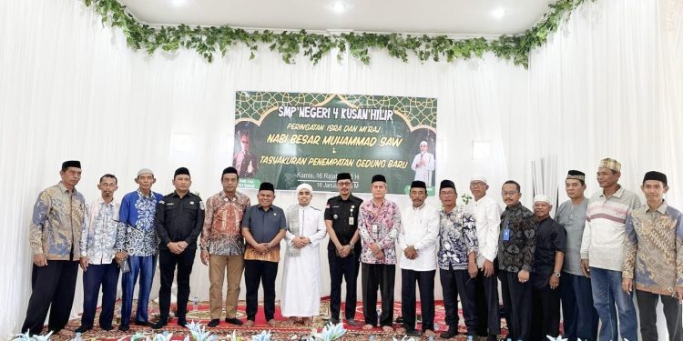 Peringatan Isra Mi’raj dan Tasyakuran Gedung Baru SMPN 4 Kusan Hilir di Desa Sepunggur