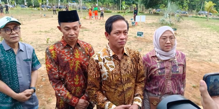 Menteri Lingkungan Hidup Hanif Faisol Nurofiq ke Tanah Bumbu