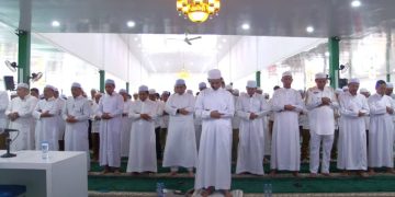 Sekda Tanah Bumbu Pimpin Salat Sunat pada Implementasi Serambi Madinah