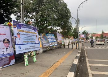 Bertetangga, Rumdin Gubernur Kalsel dan Wakil ‘Dikawal’ Karangan Bunga