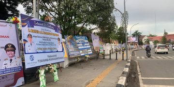 Bertetangga, Rumdin Gubernur Kalsel dan Wakil ‘Dikawal’ Karangan Bunga