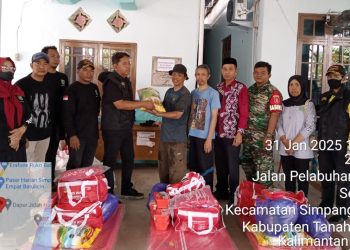 Penyerahan Bantuan kepada Korban Kebakaran di Desa Sejahtera