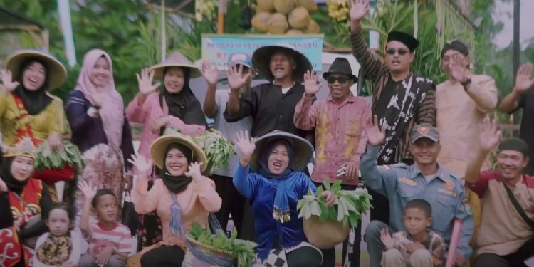 Perayaan HUT ke-17 Desa Al-Kautsar Meriah dengan Pawai Katupat Belamak dan Al-Kautsar Festival