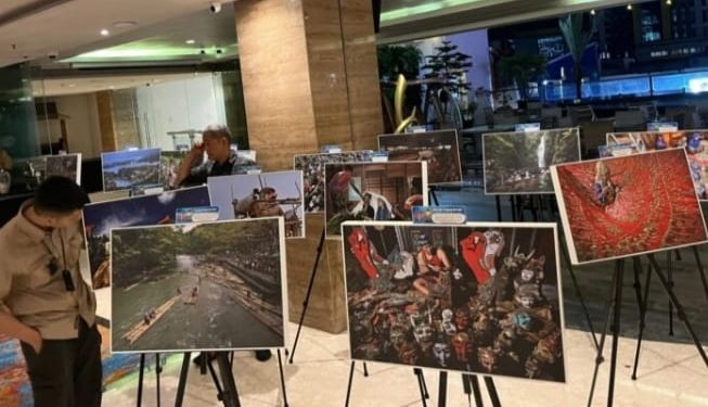 Disuguhkan, Pameran Foto Jurnalistik Karya Pewarta PWI Kalimantan Selatan pada HPN 2025