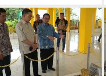 Sambangi Wisata Religi dan Kebudayaan di Banjarmasin, Menbud RI Terpukau dengan Museum Kayuh Baimbai