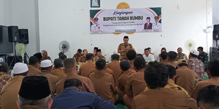 Bupati Zairullah Kunjungi Kecamatan Angsana pada Penguatan Program SDSM dan Gerakan Cuci Kaki Ibu