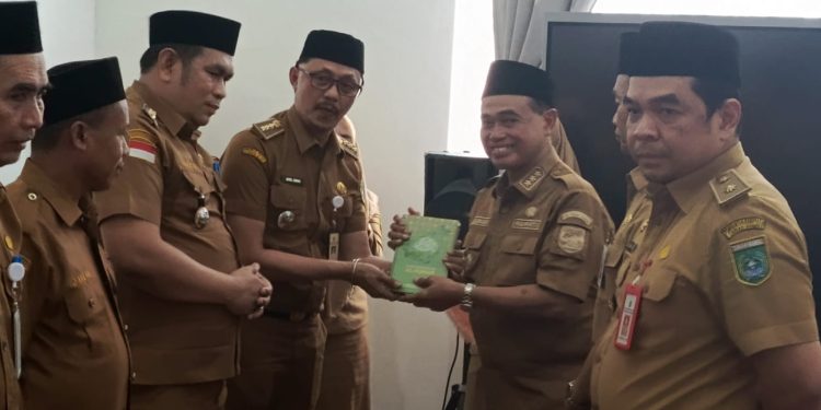 Bupati Zairullah Kunjungi Kecamatan Kusan Tengah untuk Penguatan Program SDSM dan Gerakan Cuci Kaki Ibu