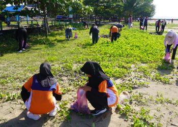 SMAN 1 Kusan Hilir Gelar Aksi Bersih Pantai dalam Peringatan HPSN 2025
