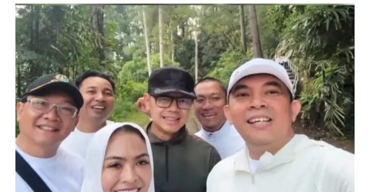 Bupati Andi Rudi Latif dan Para Kepala Daerah Menuju Puncak Gunung Tidar