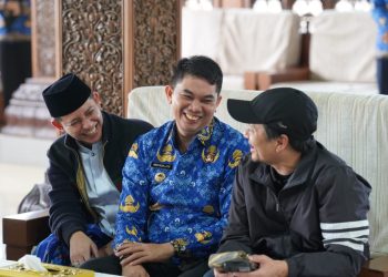 Bupati Tanah Bumbu Sambut Wakil Gubernur Kalsel di Bandara Bersujud