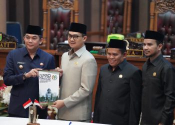 Penandatanganan Nota Kesepakatan RPJMD 2025-2029, Bupati Bang Arul : Langkah Strategis Menuju Tanah Bumbu yang Maju, Makmur, dan Beradab