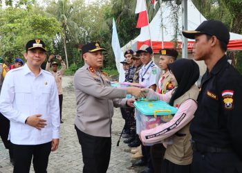 Bupati Bang Arul dan Kapolres Tanbu Dampingi Kapolda Kalsel Tinjau Pos Terpadu Operasi Ketupat Intan 2025