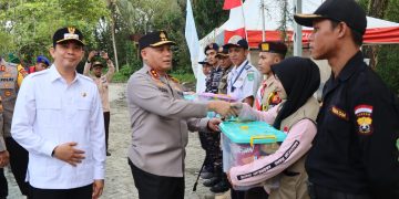 Bupati Bang Arul dan Kapolres Tanbu Dampingi Kapolda Kalsel Tinjau Pos Terpadu Operasi Ketupat Intan 2025
