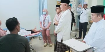 Bupati H. Sahrujani dan Wakilnya Hero Setiawan Kunjungi Pasien di Rumah Sakit Pambalah Batung di Hari Raya Idul Fitri 1446 H