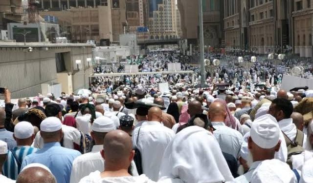 Tingkat Tinggi, Effort  Penduduk Mekkah  untuk Bisa Taraweh Bersama Syekh Suda