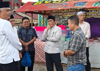 Tancap Gas Usai Retreat, Bupati dan Wakil Bupati HSU Sambangi Pasar Ramadan