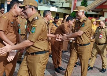Hari Pertama Bertugas, Bupati HSU Sahrujani Pimpin Apel Gabungan ASN